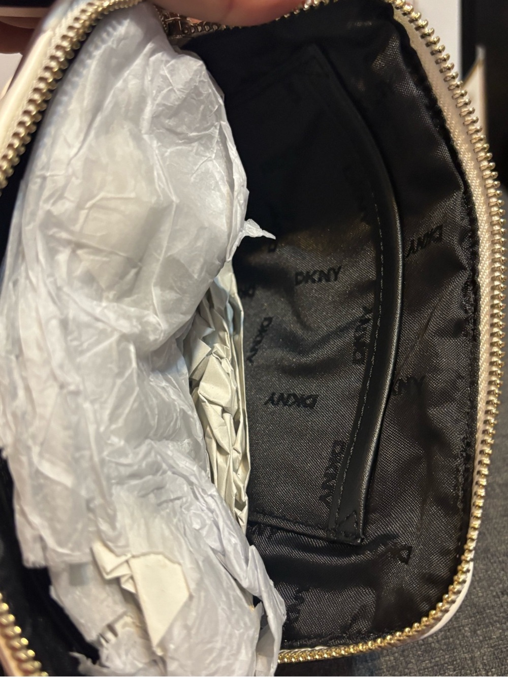 DKNY White Quilted bag and fossil wallet bundle - Picture 9 of 9